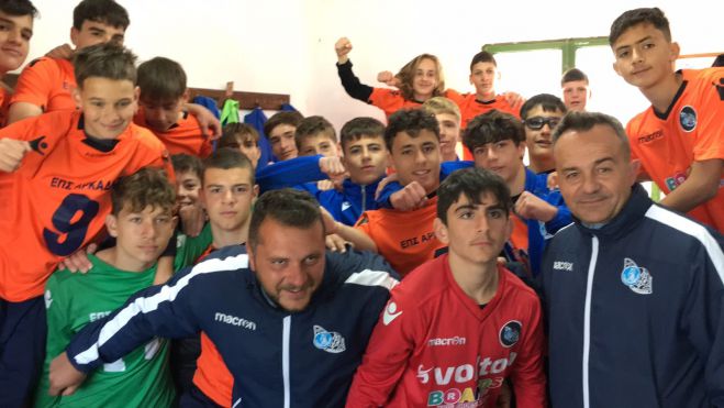 &Sigma;&upsilon;&gamma;&chi;&alpha;&rho;&eta;&tau;ή&rho;&iota;&alpha; &Mu;&alpha;&kappa;&alpha;&rho;&omicron;ύ&nu;&eta; &sigma;&tau;&eta;&nu; &Kappa;14 &tau;&eta;&sigmaf; &Epsilon;&Pi;&Sigma; &Alpha;&rho;&kappa;&alpha;&delta;ί&alpha;&sigmaf; &gamma;&iota;&alpha; &tau;&eta;&nu; &pi;&rho;ό&kappa;&rho;&iota;&sigma;&eta; &sigma;&tau;&omicron;&upsilon;&sigmaf; &laquo;16&raquo; &tau;&omicron;&upsilon; &Epsilon;&nu;&omega;&sigma;&iota;&alpha;&kappa;&omicron;ύ &pi;&rho;&omega;&tau;&alpha;&theta;&lambda;ή&mu;&alpha;&tau;&omicron;&sigmaf;