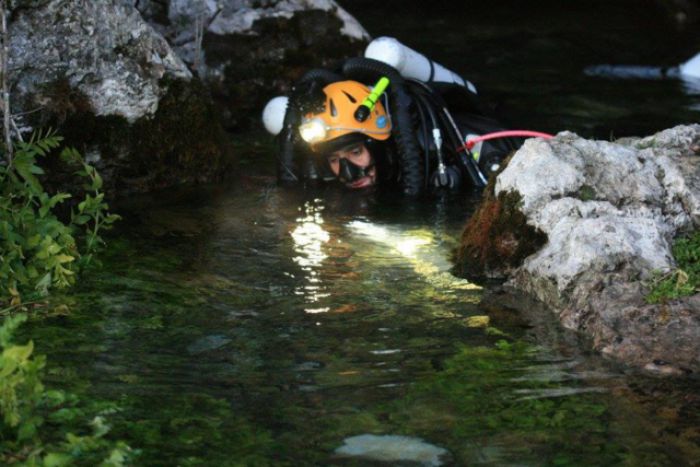 Δύτες βούτηξαν σε βάθος 180 μέτρων στη σπηλιά &quot;Σίντζι&quot; της Κανδήλας! (εικόνες)