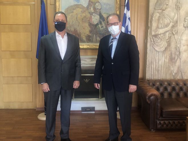 &Pi;&alpha;&rho;ά&tau;&alpha;&xi;&eta; &Tau;&alpha;&tau;&omicron;ύ&lambda;&eta; &gamma;&iota;&alpha; &epsilon;&pi;&iota;&sigma;&kappa;έ&psi;&epsilon;&iota;&sigmaf; &Nu;ί&kappa;&alpha; &sigma;&epsilon; &Upsilon;&pi;&omicron;&upsilon;&rho;&gamma;&omicron;ύ&sigmaf;: "&Tau;&eta;&nu; &epsilon;&pi;ό&mu;&epsilon;&nu;&eta; &phi;&omicron;&rho;ά &mu;&eta;&nu; &xi;&epsilon;&chi;ά&sigma;&epsilon;&tau;&epsilon; &nu;&alpha; &mu;&alpha;&sigmaf; &epsilon;&nu;&eta;&mu;&epsilon;&rho;ώ&sigma;&epsilon;&tau;&epsilon;, &epsilon;ά&nu; &sigma;&alpha;&sigmaf; &kappa;έ&rho;&alpha;&sigma;&alpha;&nu; &laquo;&nu;&epsilon;&rho;&alpha;&nu;&tau;&zeta;ά&kappa;&iota;&raquo; ή &laquo;&kappa;&epsilon;&rho;&alpha;&sigma;ά&kappa;&iota;&raquo;"