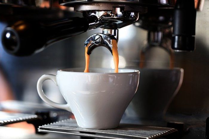 Οι λόγοι που οδήγησαν στην αύξηση της τιμής του café στην Τρίπολη