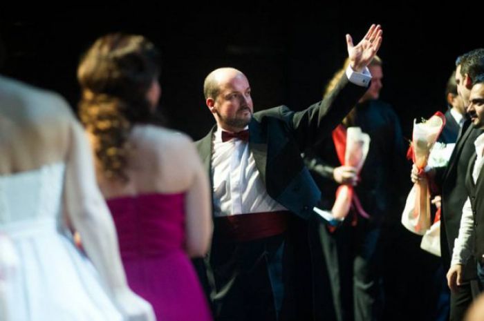 &Alpha;&nu;&alpha;&sigma;&tau;ά&sigma;&iota;&omicron;&sigmaf; &Sigma;&tau;&rho;ί&kappa;&omicron;&sigmaf;: Έ&nu;&alpha;&sigmaf; &Gamma;&omicron;&rho;&tau;ύ&nu;&iota;&omicron;&sigmaf; &mu;&omicron;&upsilon;&sigma;&iota;&kappa;ό&sigmaf; &pi;&omicron;&upsilon; &tau;&iota;&mu;ά&epsilon;&iota; &pi;&alpha;&nu;&tau;&omicron;ύ &tau;&eta;&nu; &Epsilon;&lambda;&lambda;ά&delta;&alpha;! (vd)