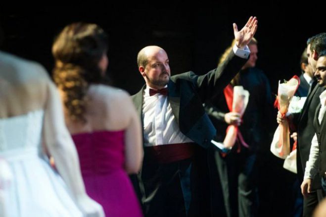 &Alpha;&nu;&alpha;&sigma;&tau;ά&sigma;&iota;&omicron;&sigmaf; &Sigma;&tau;&rho;ί&kappa;&omicron;&sigmaf;: Έ&nu;&alpha;&sigmaf; &Gamma;&omicron;&rho;&tau;ύ&nu;&iota;&omicron;&sigmaf; &mu;&omicron;&upsilon;&sigma;&iota;&kappa;ό&sigmaf; &pi;&omicron;&upsilon; &tau;&iota;&mu;ά&epsilon;&iota; &pi;&alpha;&nu;&tau;&omicron;ύ &tau;&eta;&nu; &Epsilon;&lambda;&lambda;ά&delta;&alpha;! (vd)