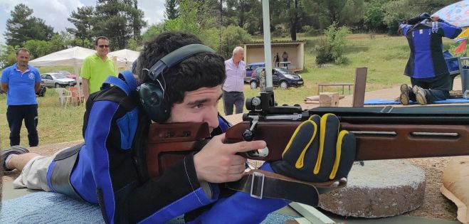 &Alpha;&gamma;ώ&nu;&alpha;&sigmaf; &Tau;&upsilon;&phi;&epsilon;&kappa;ί&omicron;&upsilon; &Mu;&epsilon;&gamma;ά&lambda;&omicron;&upsilon; &Delta;&iota;&alpha;&mu;&epsilon;&tau;&rho;ή&mu;&alpha;&tau;&omicron;&sigmaf; &sigma;&tau;&eta;&nu; &Tau;&rho;ί&pi;&omicron;&lambda;&eta; (&epsilon;&iota;&kappa;ό&nu;&epsilon;&sigmaf;)