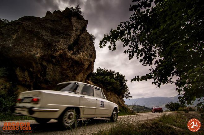 &laquo;Arcadia Classic Tour&raquo; | 60 &iota;&sigma;&tau;&omicron;&rho;&iota;&kappa;ά &omicron;&chi;ή&mu;&alpha;&tau;&alpha; &theta;&alpha; &pi;&epsilon;&rho;&iota;&eta;&gamma;&eta;&theta;&omicron;ύ&nu; &sigma;&tau;&eta;&nu; &Alpha;&rho;&kappa;&alpha;&delta;ί&alpha;!