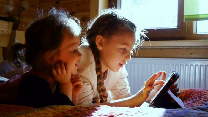 Youtube | 7 &pi;&alpha;&iota;&delta;&iota;&kappa;ά &kappa;&alpha;&nu;ά&lambda;&iota;&alpha; &pi;&omicron;&upsilon; &theta;&alpha; &lambda;&alpha;&tau;&rho;έ&psi;&omicron;&upsilon;&nu; &gamma;&omicron;&nu;&epsilon;ί&sigmaf; &kappa;&alpha;&iota; &pi;&alpha;&iota;&delta;&iota;ά!