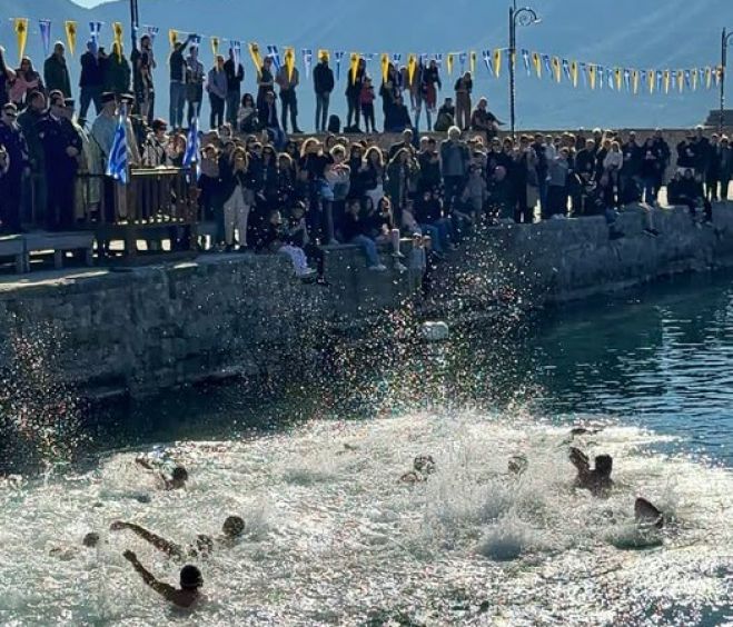 &Theta;&epsilon;&omicron;&phi;ά&nu;&epsilon;&iota;&alpha; &sigma;&epsilon; &Pi;&lambda;ά&kappa;&alpha; &Lambda;&epsilon;&omega;&nu;&iota;&delta;ί&omicron;&upsilon;, &Tau;&upsilon;&rho;ό, &Pi;&omicron;ύ&lambda;&iota;&theta;&rho;&alpha;, &Lambda;&iota;&beta;ά&delta;&iota; &kappa;&alpha;&iota; &Sigma;&alpha;&mu;&pi;&alpha;&tau;&iota;&kappa;ή