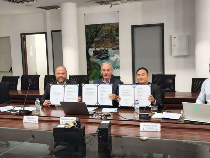 &Sigma;&upsilon;&nu;ά&nu;&tau;&eta;&sigma;&eta; &epsilon;&rho;&gamma;&alpha;&sigma;ί&alpha;&sigmaf; &gamma;&iota;&alpha; &tau;&eta; &delta;&eta;&mu;&iota;&omicron;&upsilon;&rho;&gamma;ί&alpha; &epsilon;&nu;ό&sigmaf; &laquo;&Sigma;&iota;&nu;&omicron;&epsilon;&lambda;&lambda;&eta;&nu;&iota;&kappa;&omicron;ύ &Kappa;έ&nu;&tau;&rho;&omicron;&upsilon; &Epsilon;&pi;&alpha;&gamma;&gamma;&epsilon;&lambda;&mu;&alpha;&tau;&iota;&kappa;ή&sigmaf; &Epsilon;&kappa;&pi;&alpha;ί&delta;&epsilon;&upsilon;&sigma;&eta;&sigmaf;&raquo; έ&gamma;&iota;&nu;&epsilon; &sigma;&tau;&eta; &Mu;&epsilon;&gamma;&alpha;&lambda;ό&pi;&omicron;&lambda;&eta;!