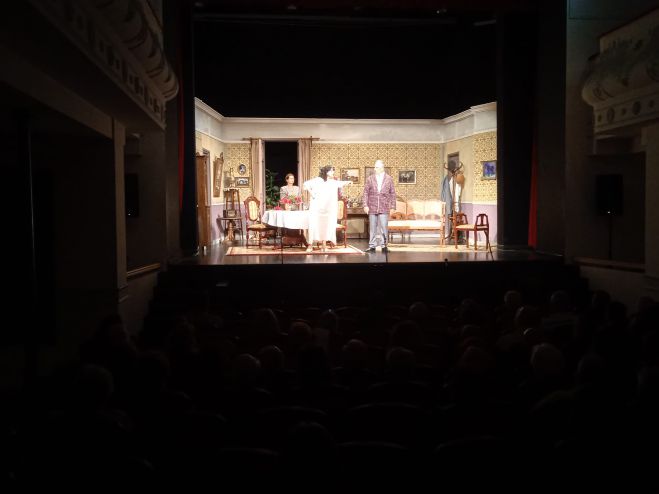 &Pi;&rho;&epsilon;&mu;&iota;έ&rho;&alpha; &theta;&epsilon;&alpha;&tau;&rho;&iota;&kappa;ή&sigmaf; &pi;&alpha;&rho;ά&sigma;&tau;&alpha;&sigma;&eta;&sigmaf; &epsilon;&kappa;&pi;&alpha;&iota;&delta;&epsilon;&upsilon;&tau;&iota;&kappa;ώ&nu; &ndash; &Delta;&epsilon;ί&tau;&epsilon; &sigma;&kappa;&eta;&nu;έ&sigmaf; &alpha;&pi;ό &tau;&eta;&nu; &pi;&alpha;&rho;ά&sigma;&tau;&alpha;&sigma;&eta;!