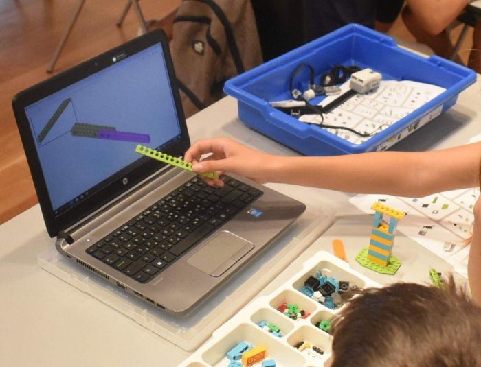 &Delta;&eta;&mu;&eta;&tau;&sigma;ά&nu;&alpha; | &Epsilon;&rho;&gamma;&alpha;&sigma;&tau;ή&rho;&iota;&alpha; &epsilon;&kappa;&pi;&alpha;&iota;&delta;&epsilon;&upsilon;&tau;&iota;&kappa;ή&sigmaf; &rho;&omicron;&mu;&pi;&omicron;&tau;&iota;&kappa;ή&sigmaf; &sigma;&tau;&omicron; &Mu;&omicron;&upsilon;&sigma;&epsilon;ί&omicron; &Upsilon;&delta;&rho;&omicron;&kappa;ί&nu;&eta;&sigma;&eta;&sigmaf;