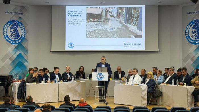 &Alpha;&pi;&omicron;&lambda;&omicron;&gamma;&iota;&sigma;&mu;ό&sigmaf; &delta;&eta;&mu;&omicron;&tau;&iota;&kappa;ή&sigmaf; &alpha;&rho;&chi;ή&sigmaf; &sigma;&tau;&eta;&nu; &Tau;&rho;ί&pi;&omicron;&lambda;&eta; | &Kappa;ώ&sigma;&tau;&alpha;&sigmaf; &Tau;&zeta;&iota;&omicron;ύ&mu;&eta;&sigmaf;: &laquo;Ό,&tau;&iota; &lambda;έ&mu;&epsilon;, &tau;&omicron; &kappa;ά&nu;&omicron;&upsilon;&mu;&epsilon;!&raquo; (&epsilon;&iota;&kappa;ό&nu;&epsilon;&sigmaf; - &beta;ί&nu;&tau;&epsilon;&omicron;)
