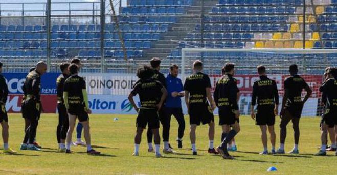 &Alpha;&sigma;&tau;έ&rho;&alpha;&sigmaf; | &Mu;&epsilon; &tau;&rho;&epsilon;&iota;&sigmaf; &alpha;&pi;&omicron;&upsilon;&sigma;ί&epsilon;&sigmaf; &alpha;&pi;έ&nu;&alpha;&nu;&tau;&iota; &sigma;&tau;&eta;&nu; &Alpha;&Epsilon;&Kappa;