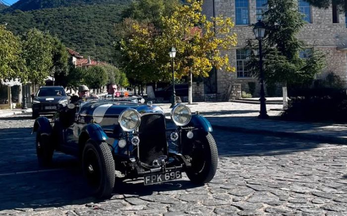 &Mu;&omicron;&nu;&alpha;&delta;&iota;&kappa;ά &iota;&sigma;&tau;&omicron;&rho;&iota;&kappa;ά &alpha;&upsilon;&tau;&omicron;&kappa;ί&nu;&eta;&tau;&alpha; &alpha;&pi;ό ό&lambda;&omicron; &tau;&omicron;&nu; &kappa;ό&sigma;&mu;&omicron; &sigma;&tau;&omicron; &Epsilon;&lambda;&lambda;&eta;&nu;&iota;&kappa;ό &Gamma;&omicron;&rho;&tau;&upsilon;&nu;ί&alpha;&sigmaf;! (vd)