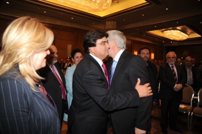 &Omicron;&iota; &alpha;&rho;&mu;&omicron;&delta;&iota;ό&tau;&eta;&tau;&epsilon;&sigmaf; &pi;&omicron;&upsilon; &mu;&epsilon;&tau;&alpha;&beta;ί&beta;&alpha;&sigma;&epsilon; &omicron; &Tau;&alpha;&tau;&omicron;ύ&lambda;&eta;&sigmaf; &sigma;&tau;&omicron;&upsilon;&sigmaf; 5 &Alpha;&nu;&tau;&iota;&pi;&epsilon;&rho;&iota;&phi;&epsilon;&rho;&epsilon;&iota;ά&rho;&chi;&epsilon;&sigmaf;! &Tau;&iota; &iota;&sigma;&chi;ύ&epsilon;&iota; &gamma;&iota;&alpha; &Gamma;&iota;&alpha;&nu;&nu;&alpha;&kappa;&omicron;ύ&rho;&alpha;