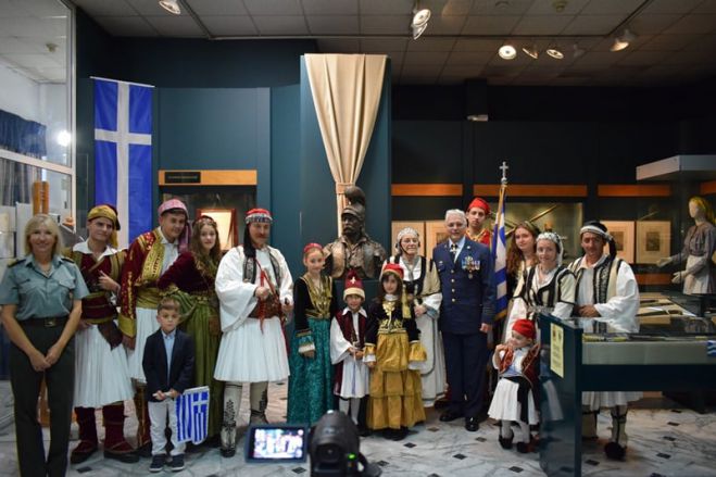 &Mu;έ&lambda;&eta; &sigma;&upsilon;&lambda;&lambda;ό&gamma;&omega;&nu; &alpha;&pi;ό &tau;&omicron; &Mu;&epsilon;&sigma;&omicron;&lambda;ό&gamma;&gamma;&iota; &kappa;&alpha;&iota; &tau;&eta;&nu; &Pi;ά&tau;&rho;&alpha; &mu;&epsilon; &pi;&alpha;&rho;&alpha;&delta;&omicron;&sigma;&iota;&alpha;&kappa;έ&sigmaf; &phi;&omicron;&rho;&epsilon;&sigma;&iota;έ&sigmaf; &sigma;&tau;&omicron; &Pi;&omicron;&lambda;&epsilon;&mu;&iota;&kappa;ό &Mu;&omicron;&upsilon;&sigma;&epsilon;ί&omicron; &Tau;&rho;ί&pi;&omicron;&lambda;&eta;&sigmaf;! (vd)