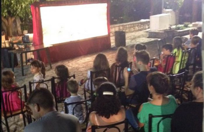 Παράσταση Καραγκιόζη στο Χρυσοχώρι Γορτυνίας (εικόνες)