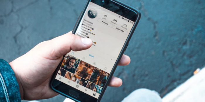 &Pi;ώ&sigmaf; &mu;&pi;&omicron;&rho;&epsilon;ί&sigmaf; &nu;&alpha; &delta;&epsilon;&iota;&sigmaf; &tau;&omicron; &pi;&epsilon;&rho;&iota;&epsilon;&chi;ό&mu;&epsilon;&nu;&omicron; &epsilon;&nu;ό&sigmaf; &iota;&delta;&iota;&omega;&tau;&iota;&kappa;&omicron;ύ &lambda;&omicron;&gamma;&alpha;&rho;&iota;&alpha;&sigma;&mu;&omicron;ύ &sigma;&tau;&omicron; Instagram