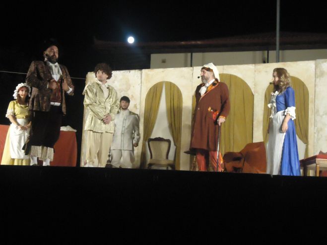 "&Omicron; &kappa;&alpha;&tau;ά &phi;&alpha;&nu;&tau;&alpha;&sigma;ί&alpha;&nu; &alpha;&sigma;&theta;&epsilon;&nu;ή&sigmaf;" &pi;&alpha;&rho;&omicron;&upsilon;&sigma;&iota;ά&sigma;&tau;&eta;&kappa;&epsilon; &sigma;&tau;&alpha; &Tau;&rho;ό&pi;&alpha;&iota;&alpha; (&epsilon;&iota;&kappa;ό&nu;&epsilon;&sigmaf;)