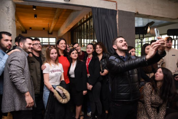 &Delta;&omega;&rho;&epsilon;ά&nu; &eta; &Epsilon;&upsilon;&rho;&omega;&pi;&alpha;ϊ&kappa;ή &Kappa;ά&rho;&tau;&alpha; &Nu;έ&omega;&nu;