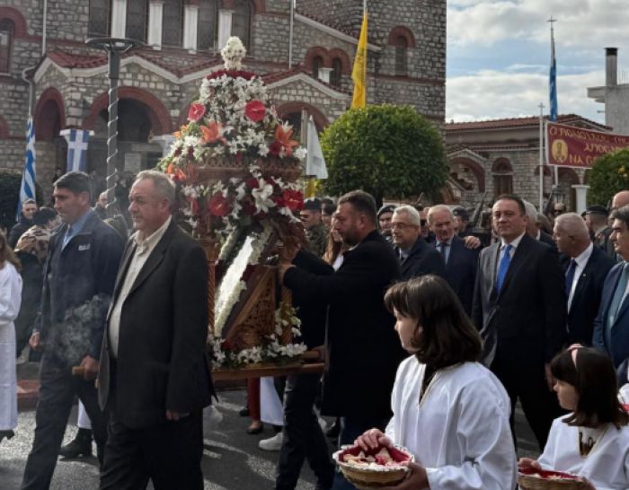 Η Μεγαλόπολη έβαλε τα γιορτινά της για τον Άγιο Νικόλαο (vd)