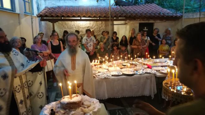 Η γιορτή του Αγίου Φανουρίου στο παρεκκλήσι δίπλα από το παλαιό Δημαρχείο της Τρίπολης (εικόνες)