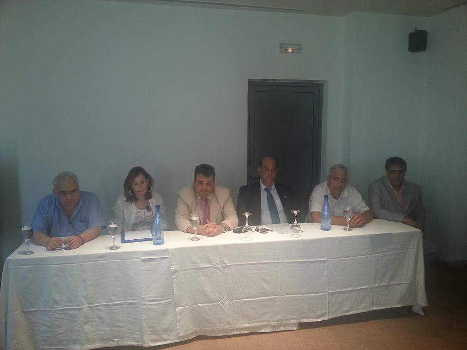 &Sigma;&upsilon;&nu;ά&nu;&tau;&eta;&sigma;&eta; &sigma;&tau;&epsilon;&lambda;&epsilon;&chi;ώ&nu; &tau;&omicron;&upsilon; &Lambda;&Alpha;.&Omicron;.&Sigma;. &alpha;&pi;ό &tau;&eta;&nu; &Pi;&epsilon;&lambda;&omicron;&pi;ό&nu;&nu;&eta;&sigma;&omicron; έ&gamma;&iota;&nu;&epsilon; &sigma;&tau;&eta;&nu; &Tau;&rho;ί&pi;&omicron;&lambda;&eta; (&epsilon;&iota;&kappa;ό&nu;&epsilon;&sigmaf;)