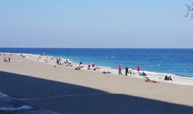 12 &mu;έ&rho;&epsilon;&sigmaf; &pi;&rho;&iota;&nu; &tau;&alpha; &Chi;&rho;&iota;&sigma;&tau;&omicron;ύ&gamma;&epsilon;&nu;&nu;&alpha;, &kappa;ά&nu;&omicron;&upsilon;&nu; &mu;&pi;ά&nu;&iota;&omicron; &sigma;&tau;&eta; &theta;ά&lambda;&alpha;&sigma;&sigma;&alpha;! (vd)