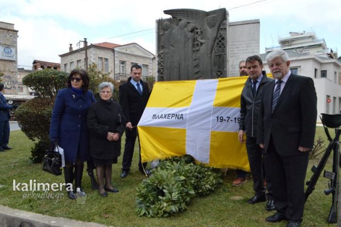 Η εντυπωσιακή κίτρινη σημαία για το Ολοκαύτωμα της Βλαχέρνας (εικόνες)!