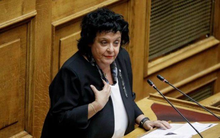 &Lambda;&iota;ά&nu;&alpha; &Kappa;&alpha;&nu;έ&lambda;&lambda;&eta;: "&Mu;ά&sigma;&kappa;&epsilon;&sigmaf; made in Turkey &pi;&rho;&omicron;&mu;&eta;&theta;&epsilon;ύ&tau;&eta;&kappa;&epsilon; &eta; &Beta;&omicron;&upsilon;&lambda;ή"