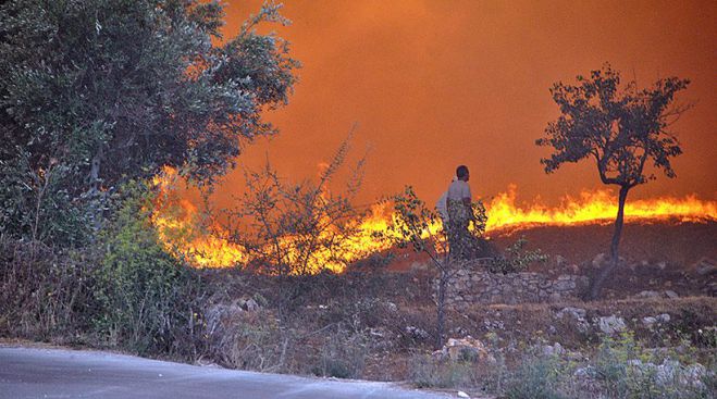 &Delta;&rho;&alpha;&mu;&alpha;&tau;&iota;&kappa;ή &eta; &kappa;&alpha;&tau;ά&sigma;&tau;&alpha;&sigma;&eta; &sigma;&tau;&eta; &Zeta;ά&kappa;&upsilon;&nu;&theta;&omicron; | &Mu;ά&chi;&eta; ό&lambda;&eta; &tau;&eta; &nu;ύ&chi;&tau;&alpha; &mu;&epsilon; &tau;&eta; &phi;&omega;&tau;&iota;ά (vd)