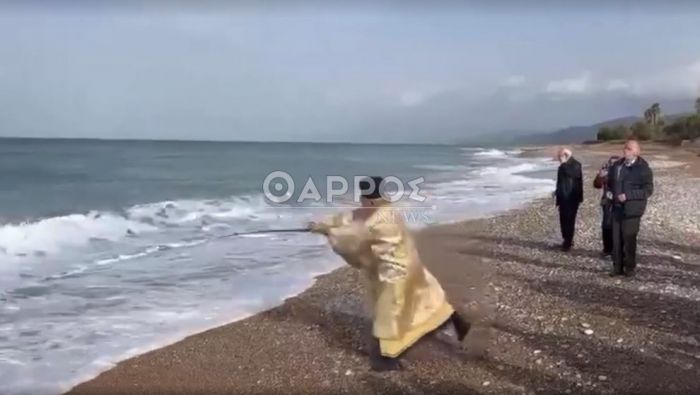 &Mu;&epsilon;&sigma;&sigma;&eta;&nu;ί&alpha; | &Iota;&epsilon;&rho;έ&alpha;&sigmaf; έ&rho;&iota;&xi;&epsilon; &tau;&omicron;&nu; &Sigma;&tau;&alpha;&upsilon;&rho;ό &sigma;&tau;&eta; &theta;ά&lambda;&alpha;&sigma;&sigma;&alpha; &mu;&epsilon; &kappa;&alpha;&lambda;ά&mu;&iota; &psi;&alpha;&rho;έ&mu;&alpha;&tau;&omicron;&sigmaf;! (vd)