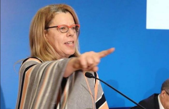 &Delta;. &Lambda;&upsilon;&mu;&pi;&epsilon;&rho;&omicron;&pi;&omicron;ύ&lambda;&omicron;&upsilon;: &laquo;&Sigma;&tau;&alpha; &chi;&alpha;&mu;&eta;&lambda;ό&tau;&epsilon;&rho;&alpha; &tau;&eta;&sigmaf; &delta;&epsilon;&kappa;&alpha;&epsilon;&tau;ί&alpha;&sigmaf; &tau;&alpha; &epsilon;&sigma;&pi;&epsilon;&rho;&iota;&delta;&omicron;&epsilon;&iota;&delta;ή&raquo;