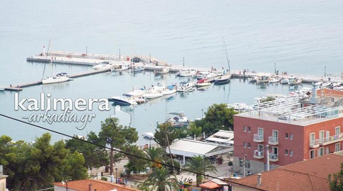 Θα προχωρήσει η ακτοπλοϊκή σύνδεση του Παραλίου Άστρους με τα νησιά της Αττικής;