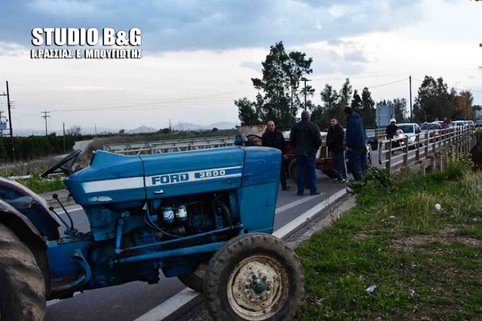 Ένταση στην Αργολίδα σε μπλόκο αγροτών (vd)