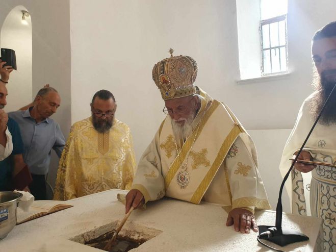 "&Delta;&epsilon;&nu; &pi;&alpha;&rho;&alpha;&iota;&tau;&epsilon;ί&tau;&alpha;&iota; &omicron; &Mu;&eta;&tau;&rho;&omicron;&pi;&omicron;&lambda;ί&tau;&eta;&sigmaf; &Alpha;&lambda;έ&xi;&alpha;&nu;&delta;&rho;&omicron;&sigmaf; "