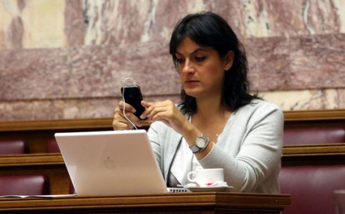 Χαμός για την Παναρίτη: Από το πλευρό του Παπανδρέου, «εκλεκτή» του ΣΥΡΙΖΑ για το ΔΝΤ!