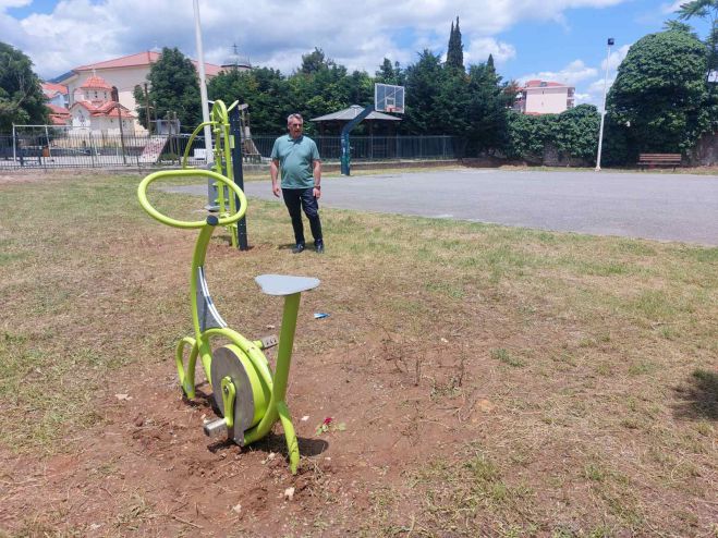 Υπαίθρια όργανα γυμναστικής στη γειτονιά της Μεταμόρφωσης | Τζιούμης: «Ομορφαίνουμε τις γειτονιές μας, βελτιώνουμε την καθημερινότητα των δημοτών μας»