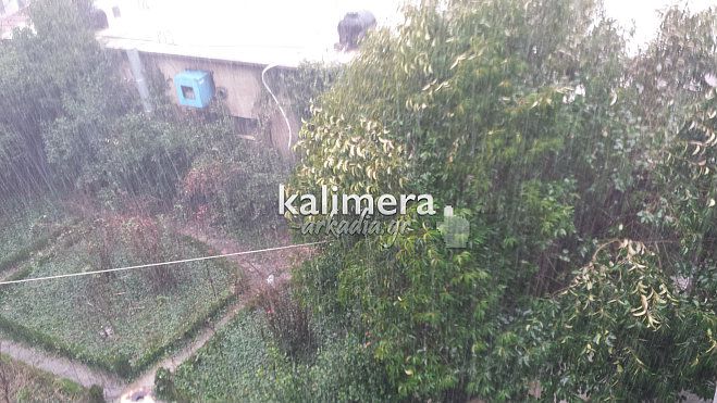 &Chi;&alpha;&lambda;ά&zeta;&iota; &kappa;&alpha;&iota; &kappa;&alpha;&tau;&alpha;&rho;&rho;&alpha;&kappa;&tau;ώ&delta;&eta;&sigmaf; &beta;&rho;&omicron;&chi;ή &sigma;&tau;&eta;&nu; &Tau;&rho;ί&pi;&omicron;&lambda;&eta; (vd)