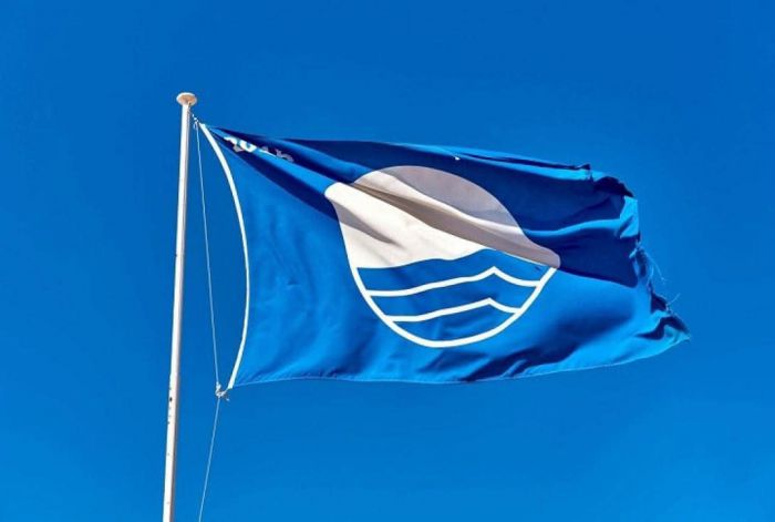 &Chi;&omega;&rho;ί&sigmaf; &gamma;&alpha;&lambda;ά&zeta;&iota;&epsilon;&sigmaf; &sigma;&eta;&mu;&alpha;ί&epsilon;&sigmaf; &kappa;&alpha;&iota; &phi;έ&tau;&omicron;&sigmaf; &eta; &Nu;ό&tau;&iota;&alpha; &Kappa;&upsilon;&nu;&omicron;&upsilon;&rho;ί&alpha;