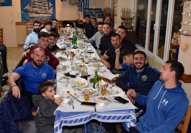 &Eta; &kappa;&omicron;&pi;ή &pi;ί&tau;&alpha;&sigmaf; &tau;&omicron;&upsilon; &Alpha;&pi;ό&lambda;&lambda;&omega;&nu;&alpha; &Tau;&upsilon;&rho;&omicron;ύ (&epsilon;&iota;&kappa;ό&nu;&epsilon;&sigmaf;)