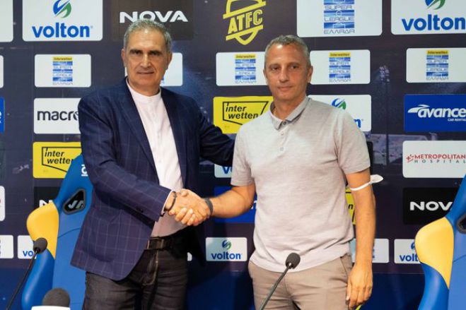 &Eta; &pi;&alpha;&rho;&omicron;&upsilon;&sigma;ί&alpha;&sigma;&eta; &tau;&omicron;&upsilon; &kappa;. &Eta;&rho;&alpha;&kappa;&lambda;ή &Mu;&epsilon;&tau;&alpha;&xi;ά &alpha;&pi;ό &tau;&omicron;&nu; &Alpha;&sigma;&tau;έ&rho;&alpha;