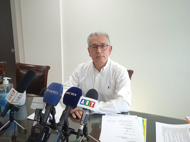 &Chi;&rho;.&Lambda;&alpha;&mu;&pi;&rho;ό&pi;&omicron;&upsilon;&lambda;&omicron;&sigmaf;: "&Omicron;&iota; &sigma;&upsilon;&nu;ά&delta;&epsilon;&lambda;&phi;&omicron;&iota; ά&rho;&gamma;&eta;&sigma;&alpha;&nu; 11 &chi;&rho;ό&nu;&iota;&alpha; &nu;&alpha; &epsilon;&kappa;&phi;&rho;ά&sigma;&omicron;&upsilon;&nu; &tau;&omicron; &ldquo;ό&psi;&iota;&mu;&omicron;&rdquo; &epsilon;&nu;&delta;&iota;&alpha;&phi;έ&rho;&omicron;&nu; &tau;&omicron;&upsilon;&sigmaf; &gamma;&iota;&alpha; &tau;&eta;&nu; &Alpha;&rho;&kappa;&alpha;&delta;ί&alpha;" (vd)