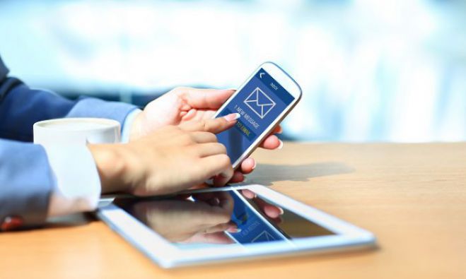 Κάνεις κοπάνα από το σχολείο; Θα φτάνει mail ή sms στους γονείς!