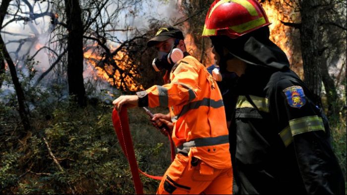 Σε ύφεση η πυρκαγιά στις Κεχριές Κορινθίας