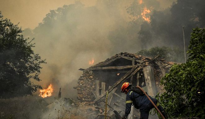 Φωτιά στον Φενεό | Προφυλακιστέοι οι δύο άνδρες που κατηγορούνται για εμπρησμό
