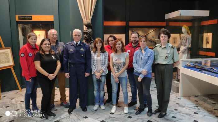 &Tau;&omicron; &Pi;&omicron;&lambda;&epsilon;&mu;&iota;&kappa;ό &Mu;&omicron;&upsilon;&sigma;&epsilon;ί&omicron; &Tau;&rho;ί&pi;&omicron;&lambda;&eta;&sigmaf; &epsilon;&pi;&iota;&sigma;&kappa;έ&phi;&theta;&eta;&kappa;&alpha;&nu; &mu;έ&lambda;&eta; &tau;&eta;&sigmaf; &Epsilon;&lambda;&lambda;&eta;&nu;&iota;&kappa;ή&sigmaf; &Omicron;&mu;ά&delta;&alpha;&sigmaf; &Delta;&iota;ά&sigma;&omega;&sigma;&eta;&sigmaf; &Theta;&epsilon;&sigma;&sigma;&alpha;&lambda;&omicron;&nu;ί&kappa;&eta;&sigmaf;!