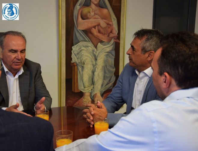 &Sigma;&tau;&omicron; &Delta;&eta;&mu;&alpha;&rho;&chi;&epsilon;ί&omicron; &omicron; &Pi;&alpha;&pi;&alpha;&theta;&alpha;&nu;ά&sigma;&eta;&sigmaf; | &Tau;&zeta;&iota;&omicron;ύ&mu;&eta;&sigmaf;: &laquo;&Mu;&pi;&alpha;ί&nu;&omicron;&upsilon;&mu;&epsilon; &sigma;&tau;&alpha; &chi;&rho;&eta;&mu;&alpha;&tau;&omicron;&delta;&omicron;&tau;&iota;&kappa;ά &pi;&rho;&omicron;&gamma;&rho;ά&mu;&mu;&alpha;&tau;&alpha; &kappa;&alpha;&iota; &beta;&epsilon;&lambda;&tau;&iota;ώ&nu;&omicron;&upsilon;&mu;&epsilon; &tau;&iota;&sigmaf; &upsilon;&pi;&omicron;&delta;&omicron;&mu;έ&sigmaf; &kappa;&alpha;&iota; &tau;&eta;&nu; &pi;&omicron;&iota;ό&tau;&eta;&tau;&alpha; &zeta;&omega;ή&sigmaf; &tau;&omega;&nu; &delta;&eta;&mu;&omicron;&tau;ώ&nu; &mu;&alpha;&sigmaf;&raquo;