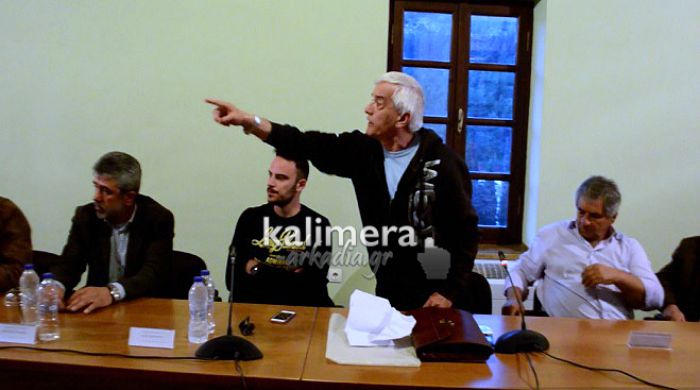 Πρόεδρος Τροπαίων: «Πέντε μήνες είχε να σκεπαστεί η χωματερή. Δίπλα μένει κόσμος» (vd)