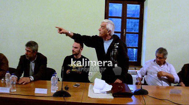 Πρόεδρος Τροπαίων: «Πέντε μήνες είχε να σκεπαστεί η χωματερή. Δίπλα μένει κόσμος» (vd)