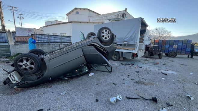 Εκσφενδονίστηκε αυτοκίνητο στο Άργος! (εικόνες)