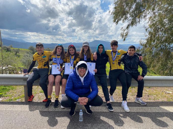 &Pi;&omicron;&delta;&eta;&lambda;&alpha;&sigma;ί&alpha; | &Pi;&rho;&omega;&tau;&iota;έ&sigmaf; &gamma;&iota;&alpha; &Phi;&rho;&iota;&nu;&tau;&zeta;ί&lambda;&alpha; &kappa;&alpha;&iota; &Phi;&alpha;&rho;&phi;&alpha;&rho;ά &tau;&eta;&sigmaf; &Alpha;&Epsilon;&Kappa; &Tau;&rho;ί&pi;&omicron;&lambda;&eta;&sigmaf; (&epsilon;&iota;&kappa;ό&nu;&epsilon;&sigmaf;)